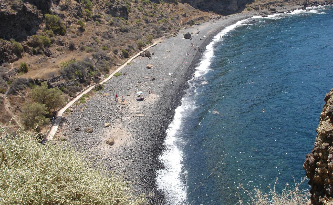 Photo of Paralia Chochlaki with gray pebble surface