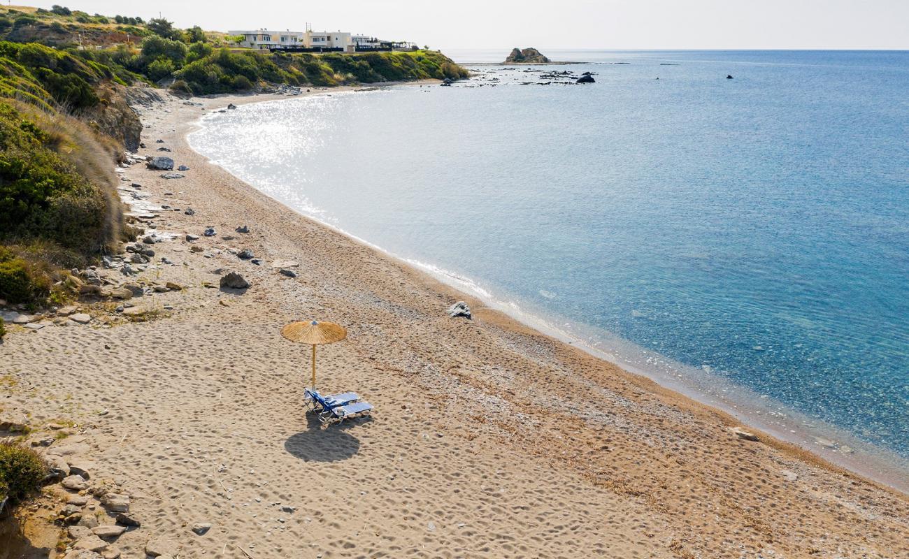 Photo of Al Mare with light pebble surface