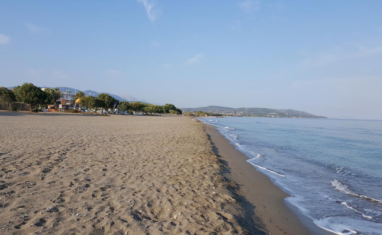 Photo of Paralia Fanes with brown sand surface