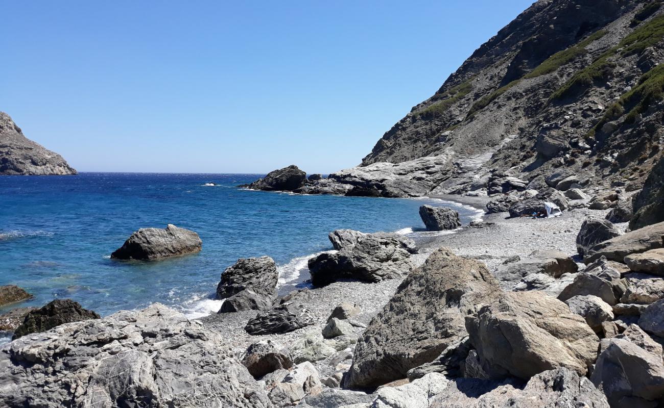 Photo of Kambi beach with gray pebble surface