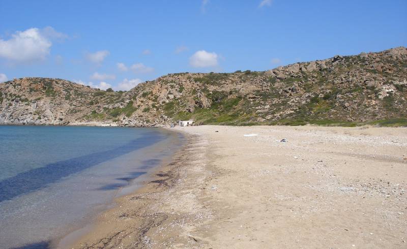 Photo of Paralia Fatourena with brown sand surface