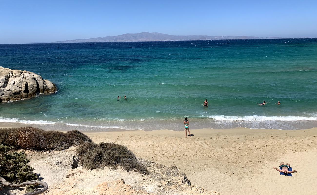 Photo of Hawaii beach with bright fine sand surface