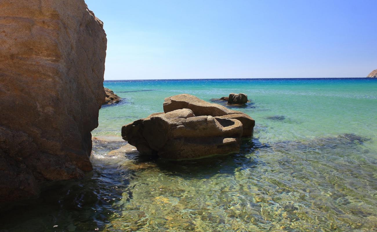 Photo of Kalo Ampeli II with light sand &  pebble surface