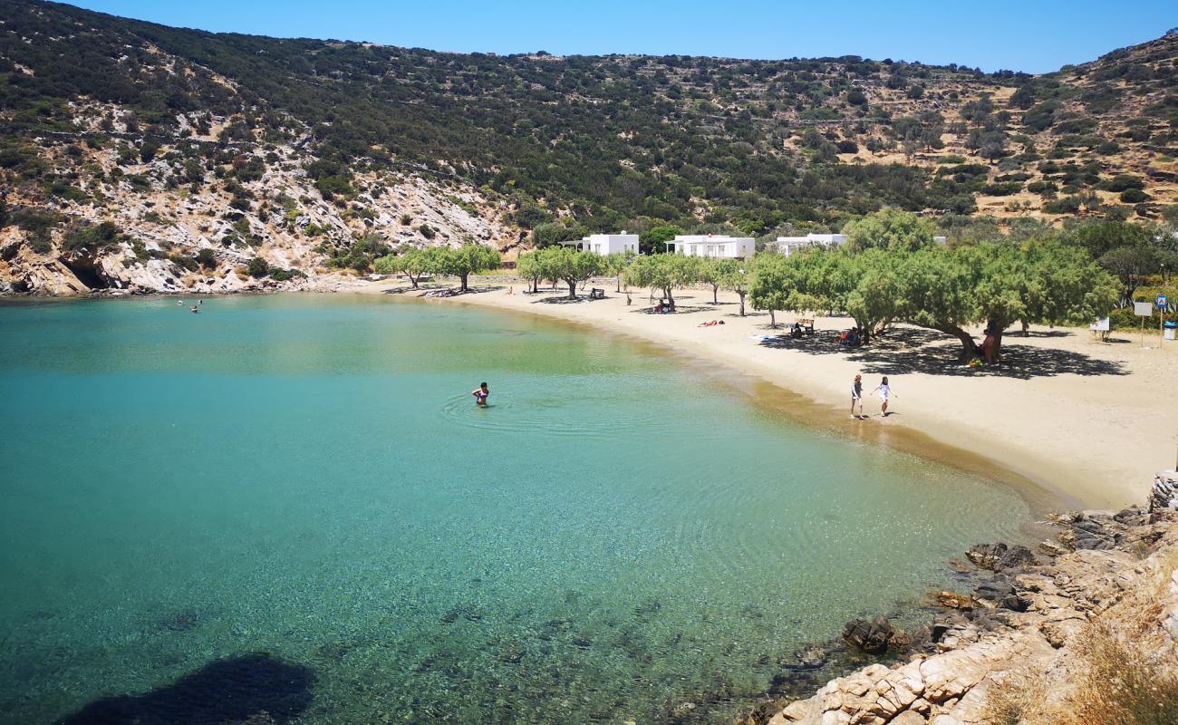 Photo of Vlichó beach with brown sand surface