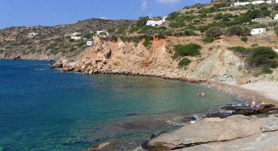 Saoúres beach