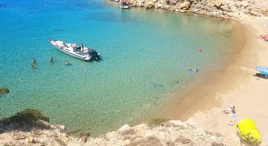 Karbounólakos beach