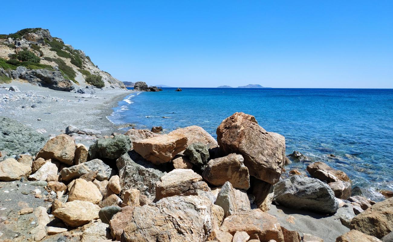 Photo of Gialopotama beach with gray pebble surface