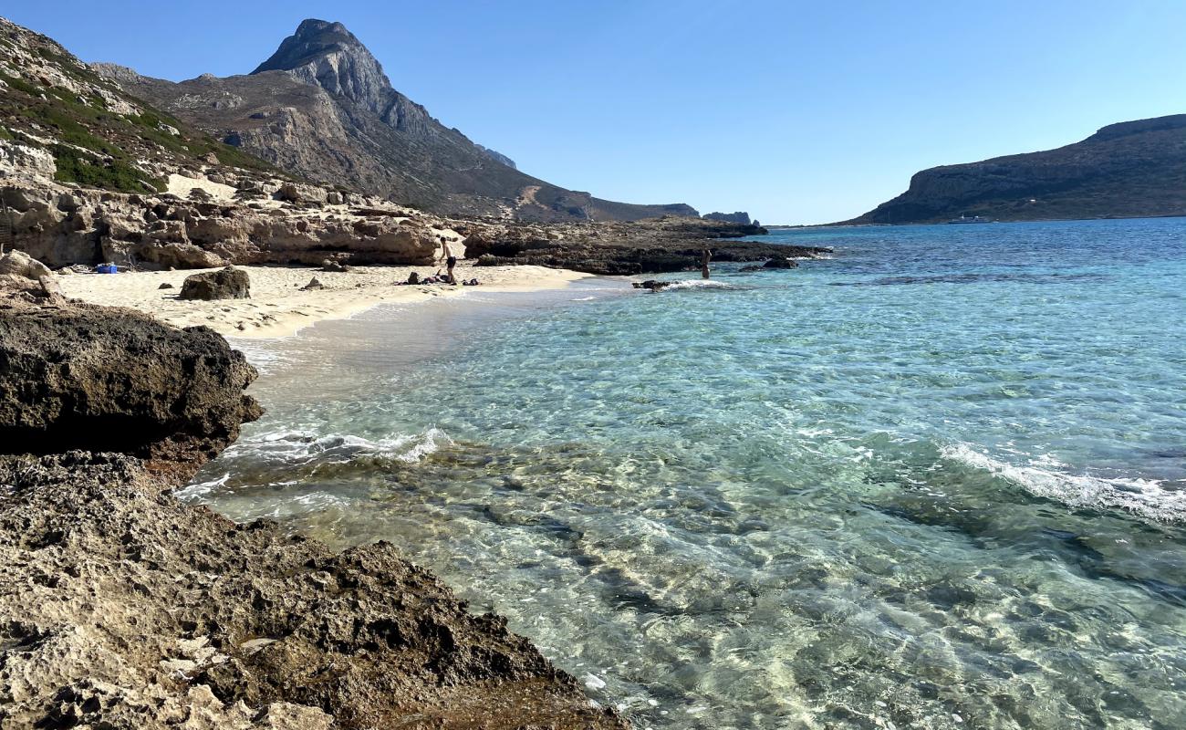 Photo of Crique plage with bright fine sand surface