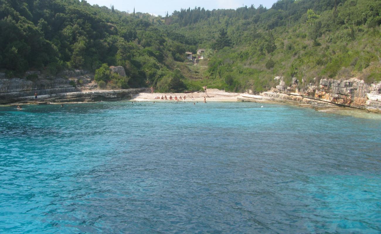 Photo of Paralia Voutoumi III with light sand &  pebble surface