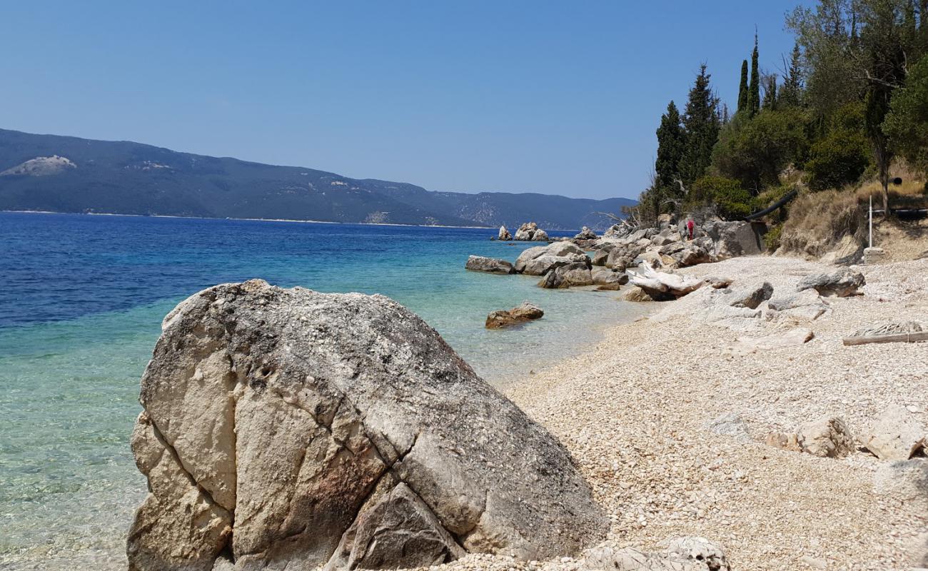 Photo of Bryse II with light sand &  pebble surface