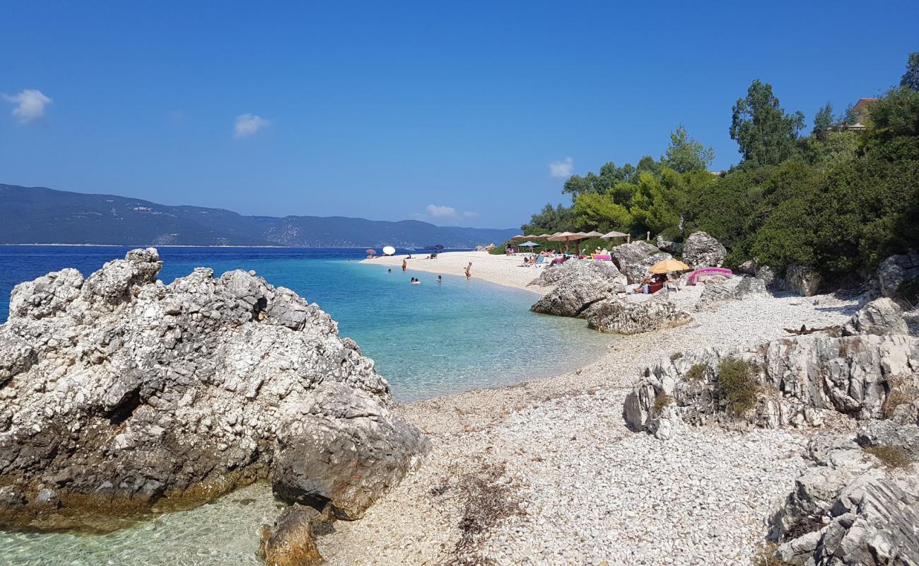 Photo of Aspros Gialos II beach with light fine pebble surface