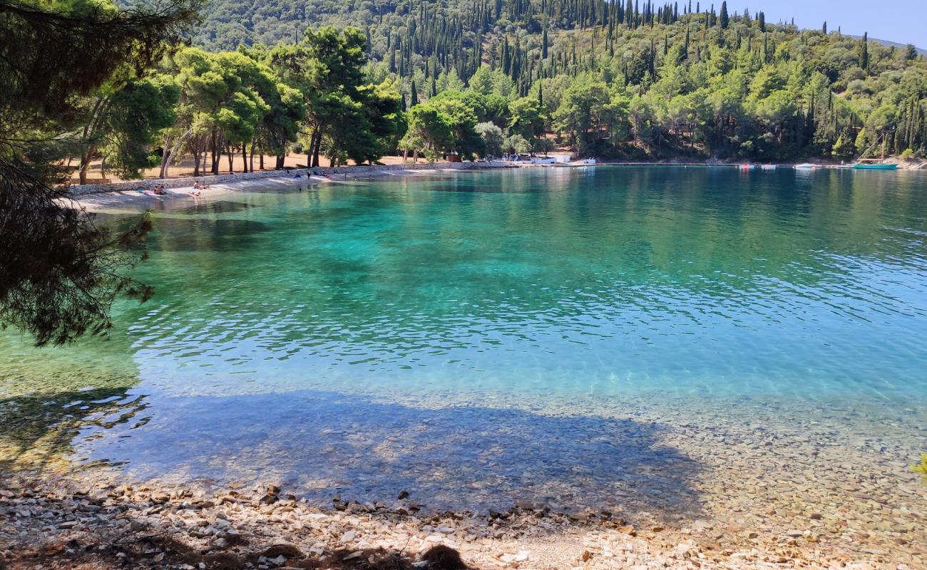 Photo of Skinos beach with brown pebble surface