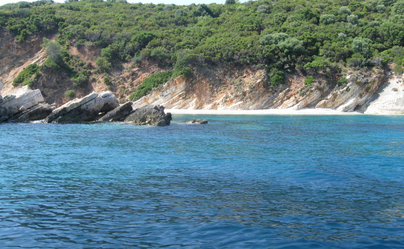 Photo of Skinos Bay IV with light pebble surface