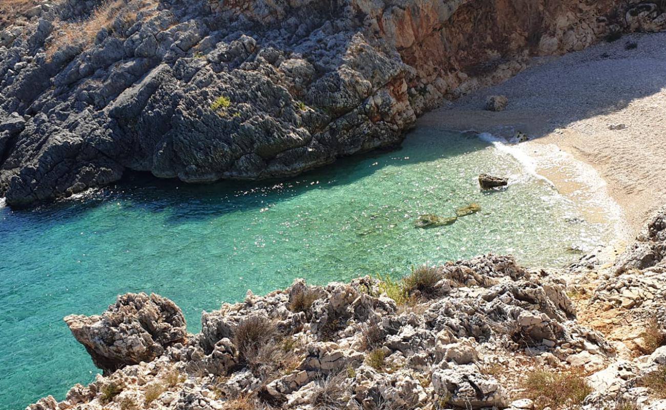 Photo of Vathi Lagadi with light sand &  pebble surface