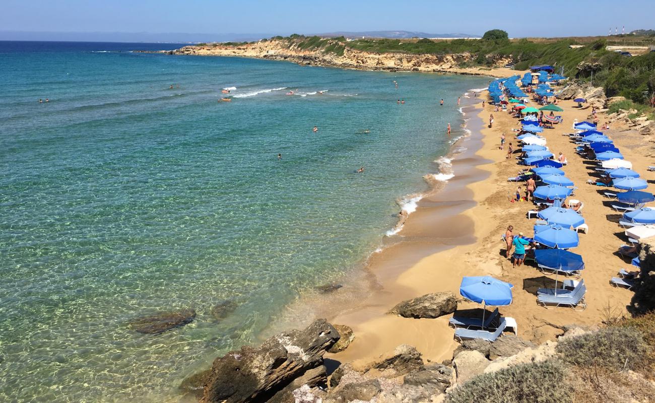 Photo of Ammes beach with brown fine sand surface