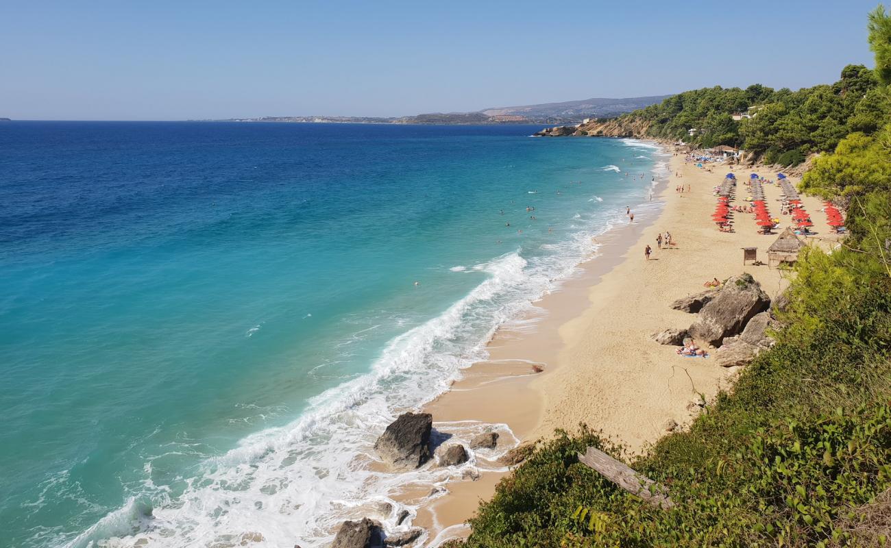 Photo of Makris Gialos beach with brown fine sand surface