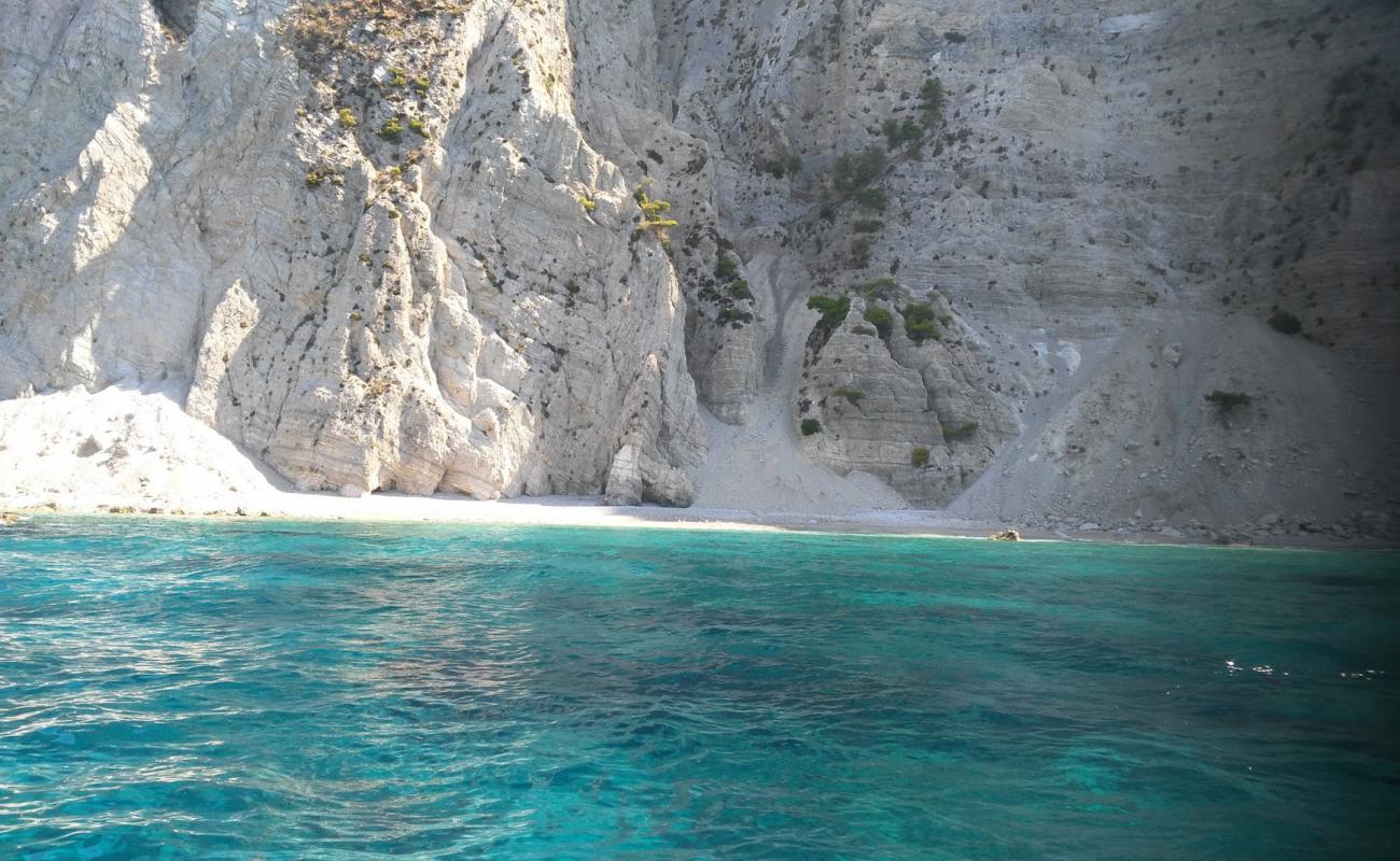 Photo of Plaka beach with gray pebble surface