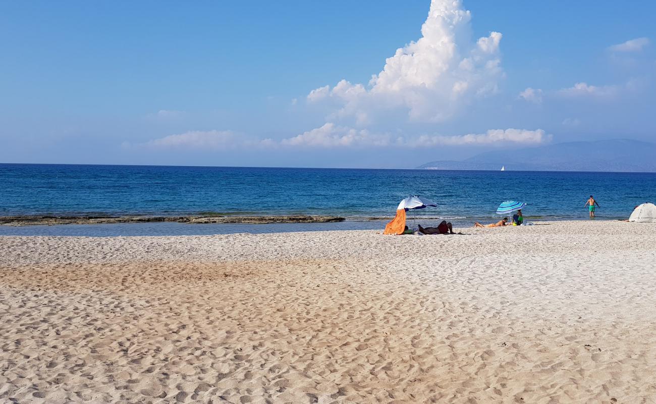 Photo of Gialiskari Beach with light sand &  pebble surface