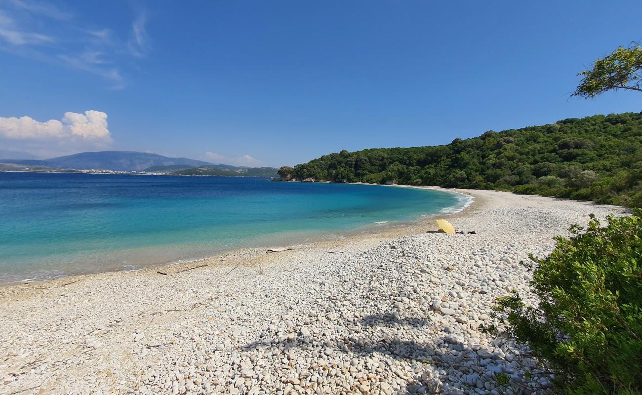 Photo of Akoli beach with light pebble surface