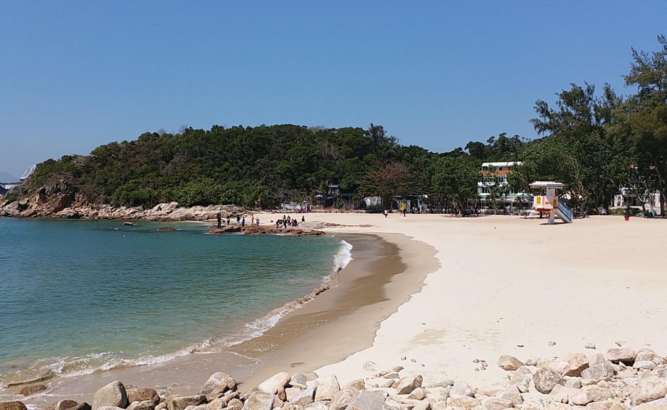 Photo of Hung Shing Yeh Beach with bright sand surface