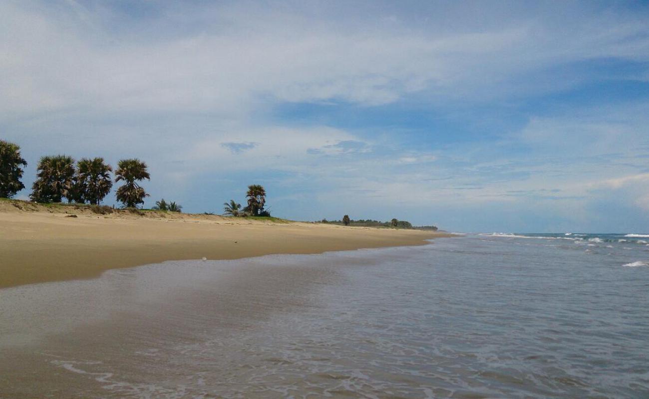 Photo of Kanathur Beach with bright sand surface