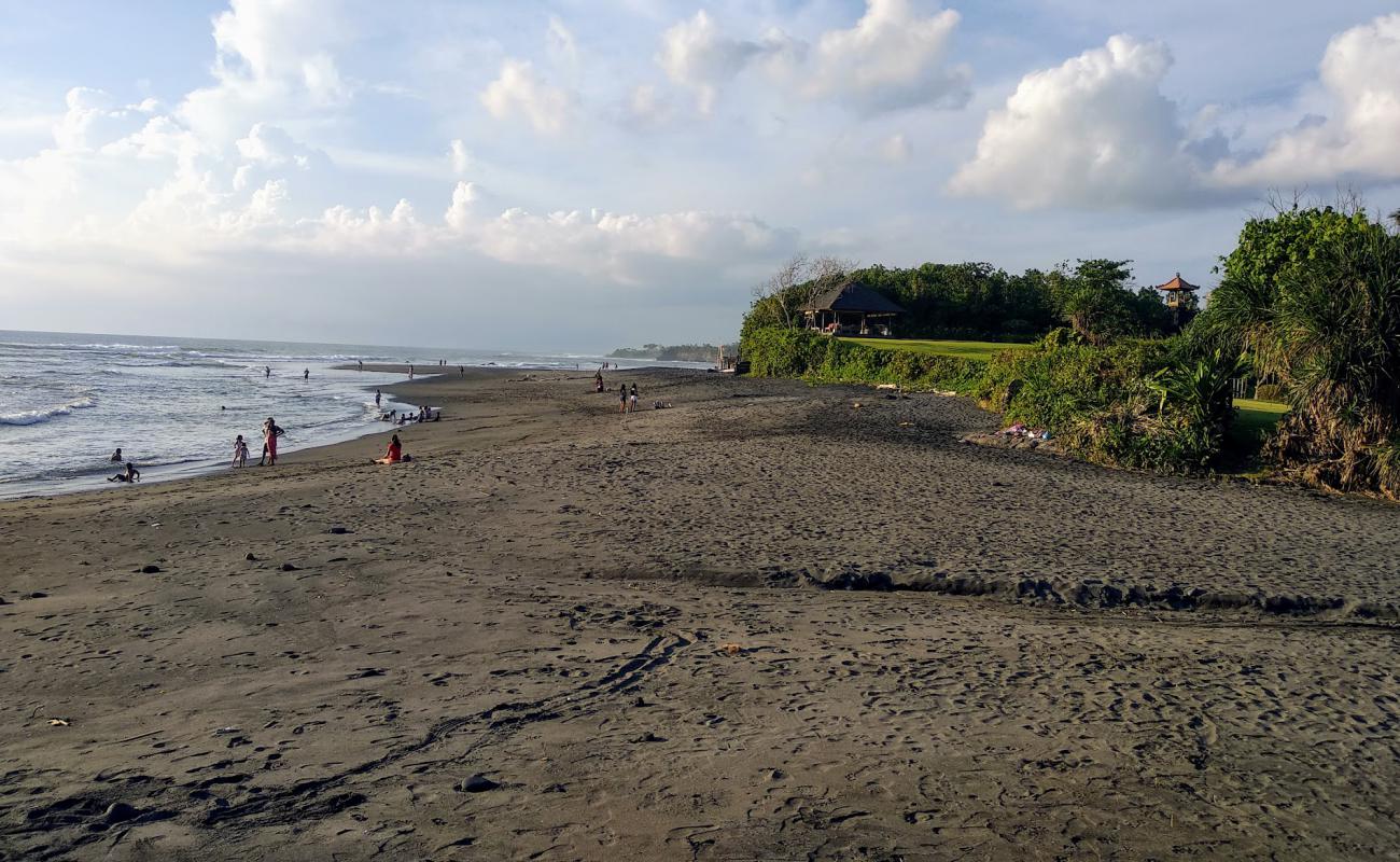 Photo of Mengening Beach with gray sand surface