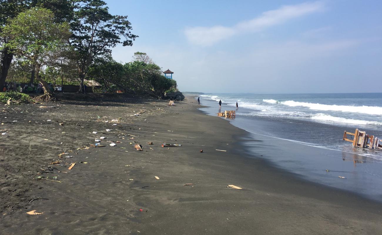 Photo of Dlod Low Beach with brown sand surface