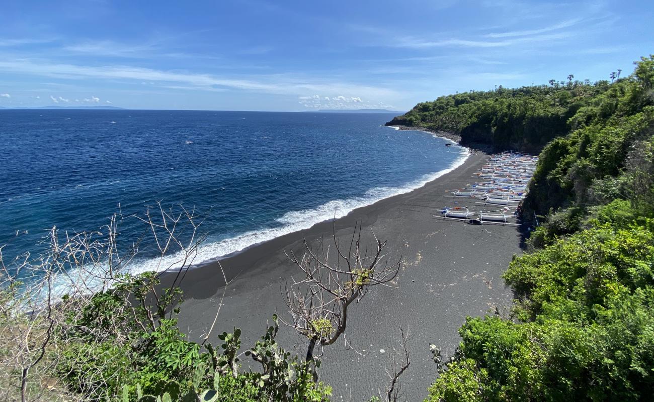 Photo of Black Sand Beach backed by cliffs