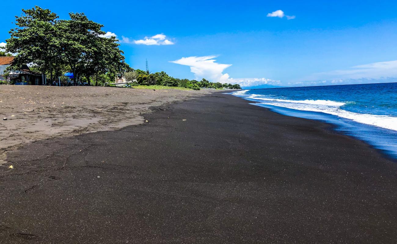 Photo of Goa Lawah Beach with gray sand surface