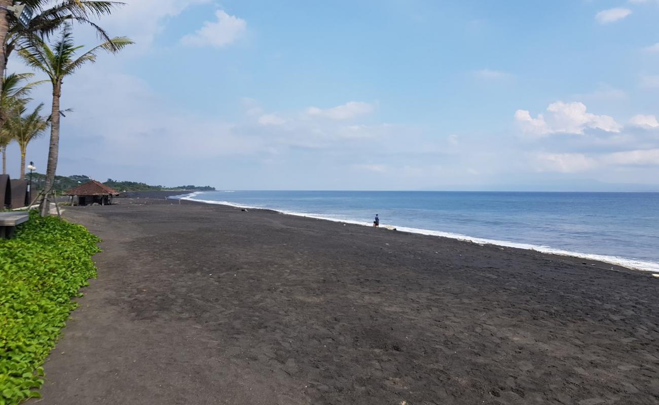 Photo of Lepang Beach with gray sand surface