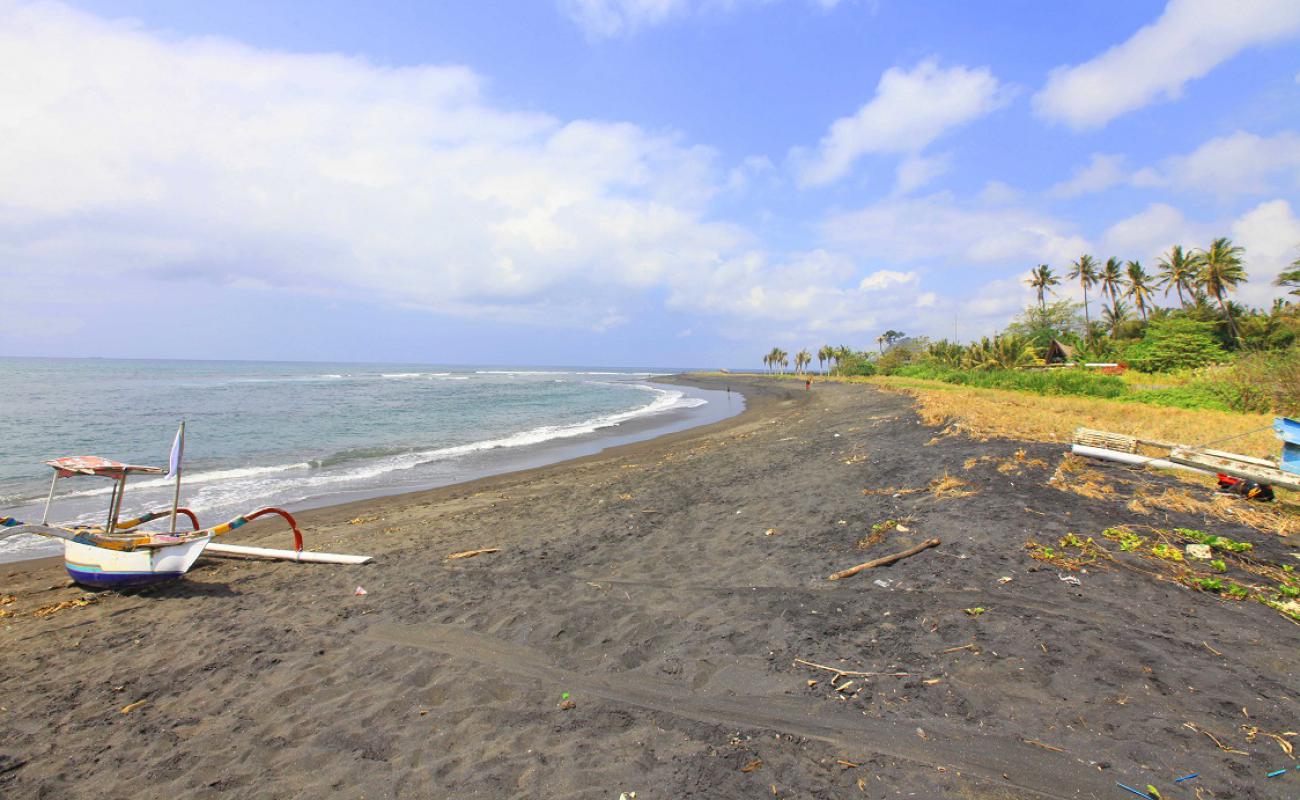 Photo of Gumicik Ketewel Beach with gray sand surface