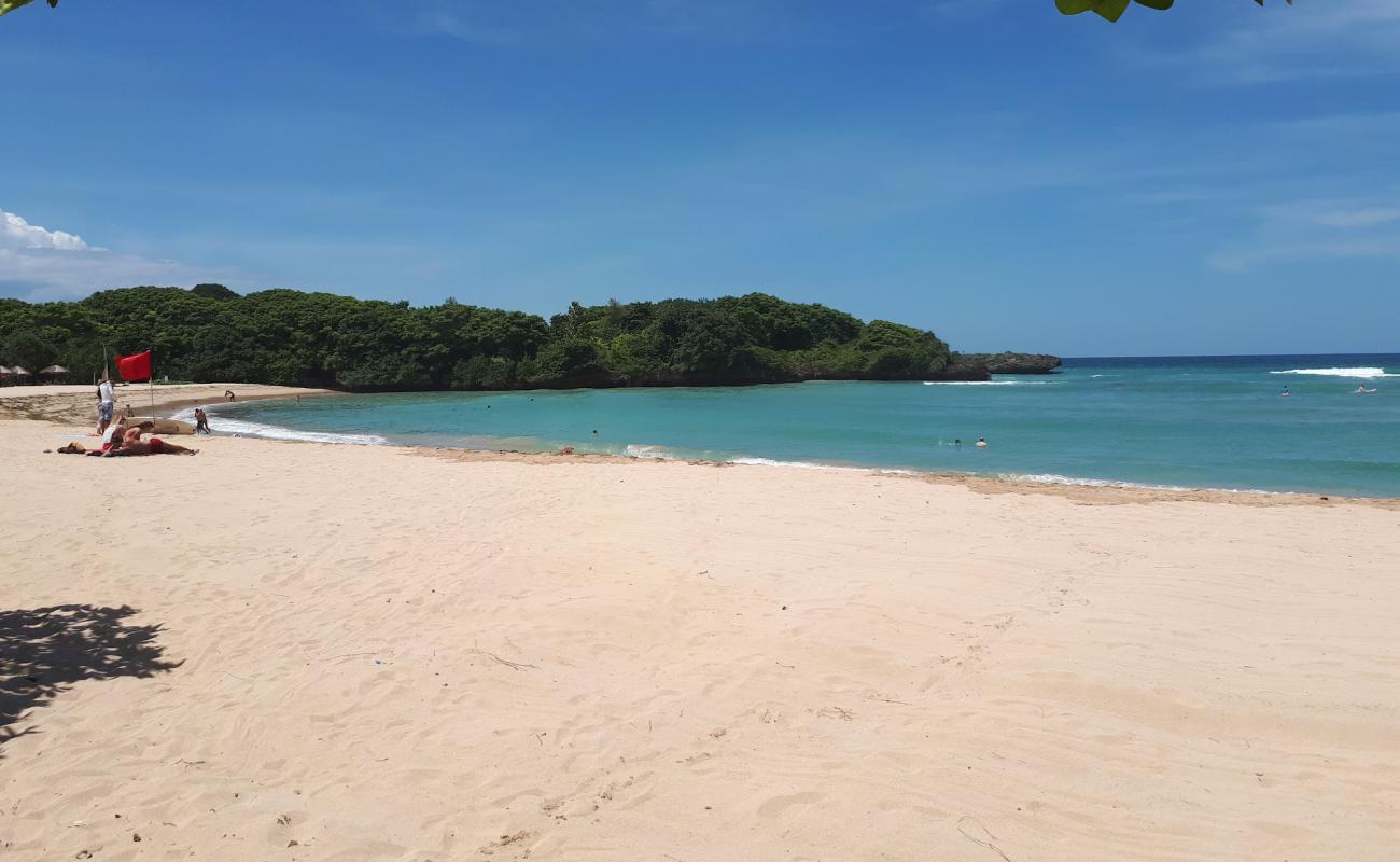 Photo of Sawangan Beach with bright fine sand surface