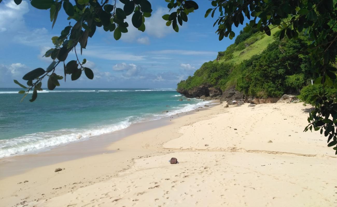 Photo of Gunung Payung Beach with bright sand surface