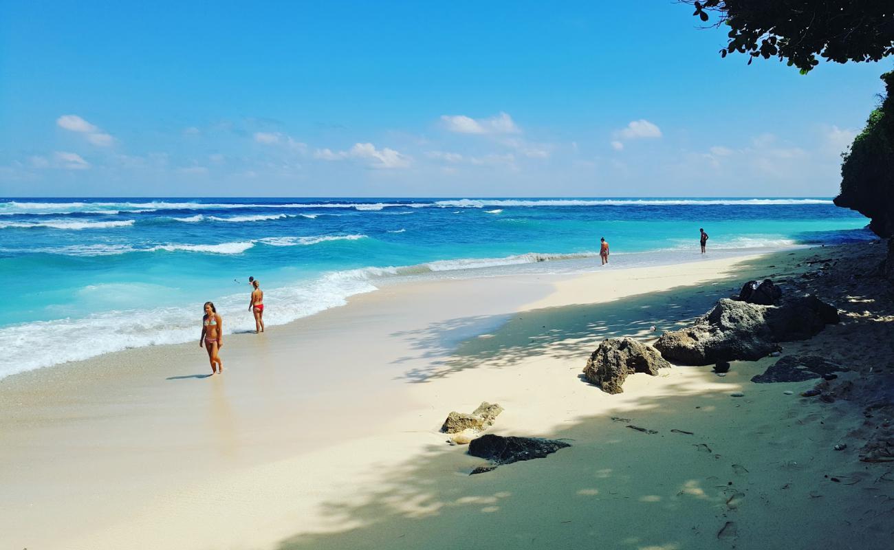 Photo of Green Bowl Beach with bright sand surface