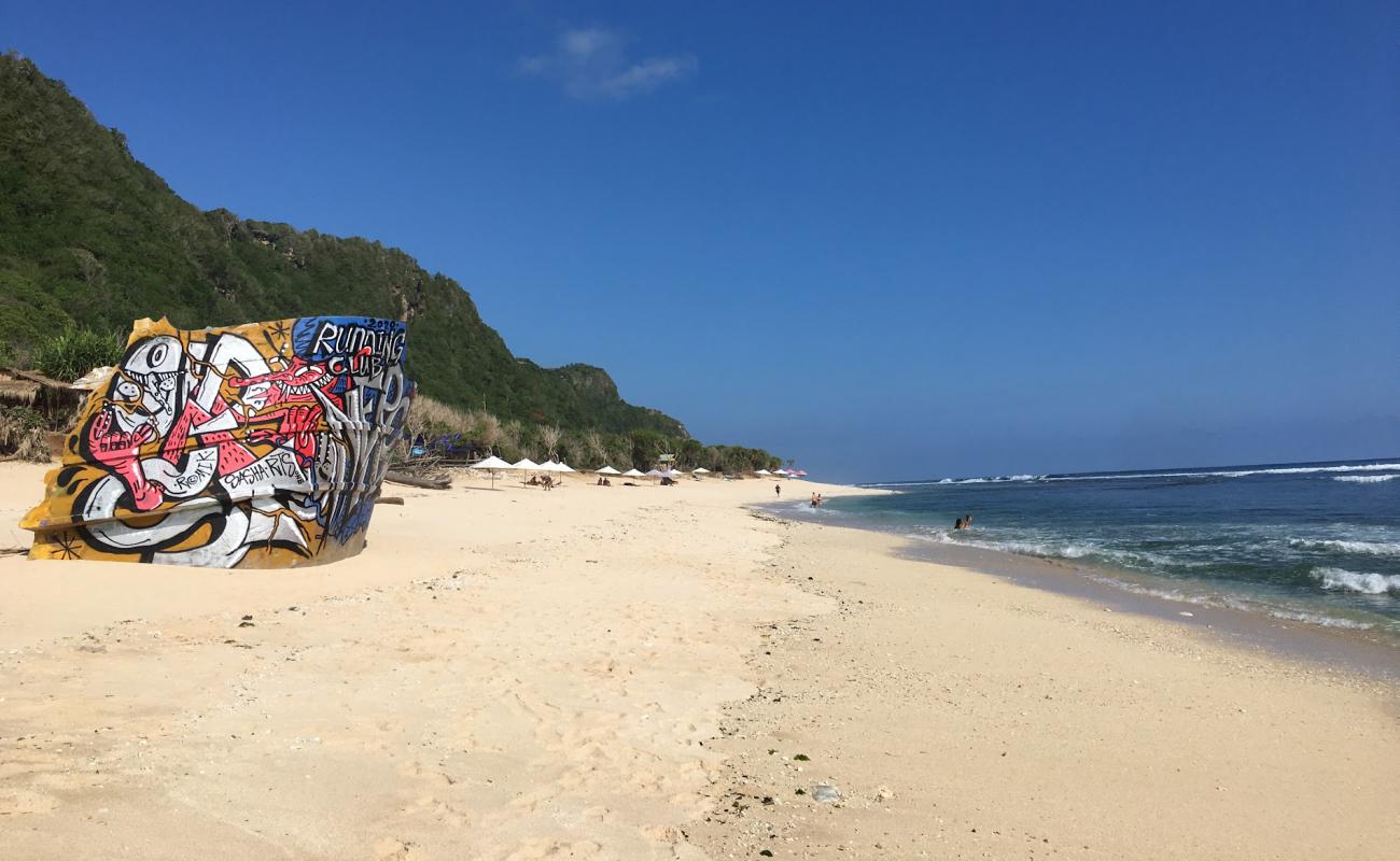 Photo of Nunggalan Beach with bright sand surface