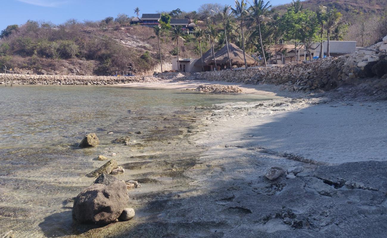 Photo of Penida secret beach with bright sand & rocks surface