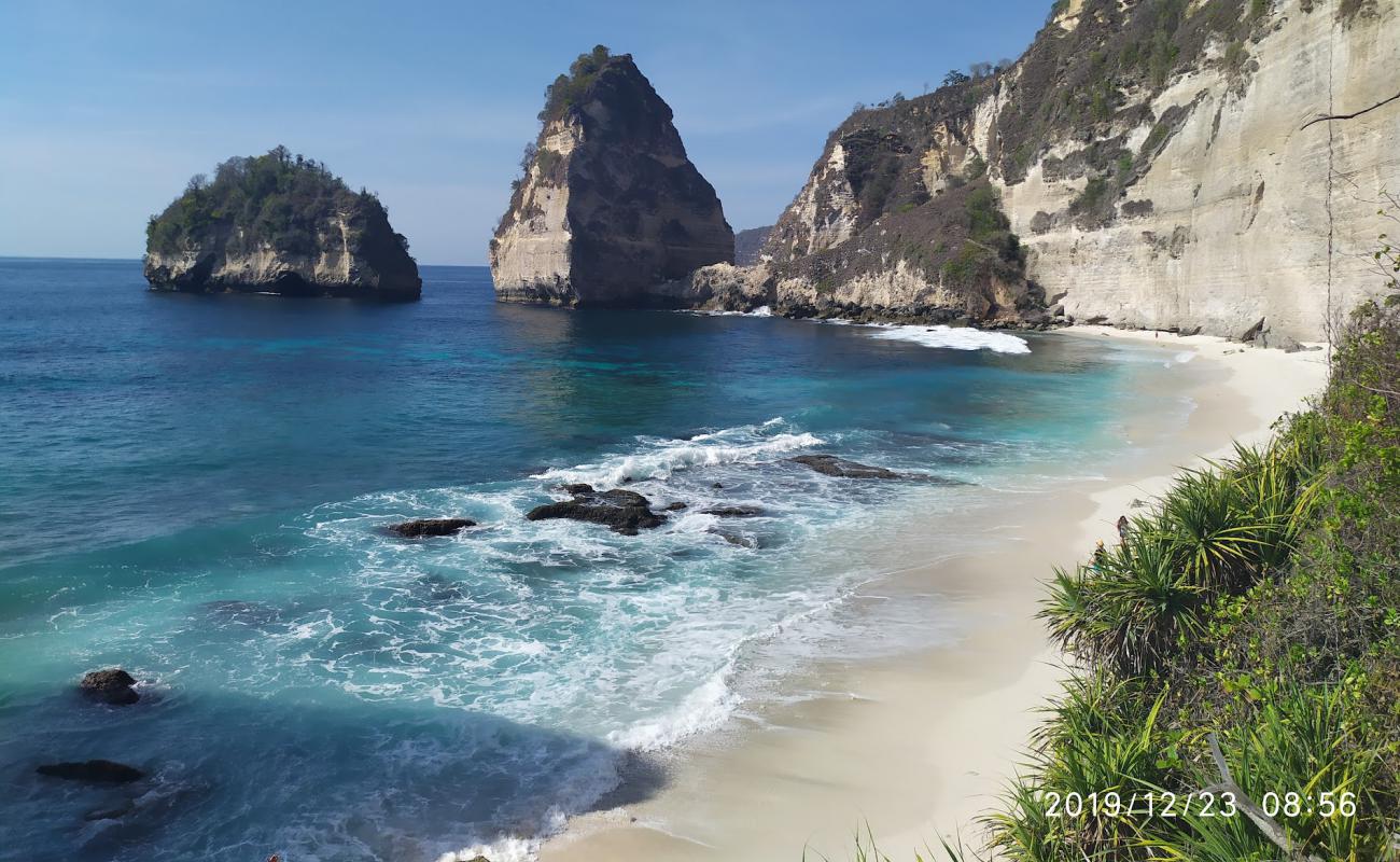 Photo of Pantai Pelilit with white sand surface