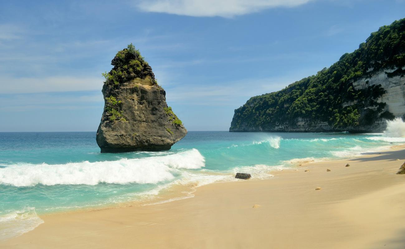 Photo of Suwehan Beach with white sand surface