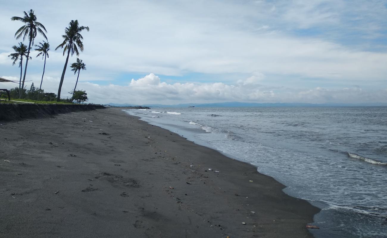 Photo of Penghulu Agung Beach with brown sand surface