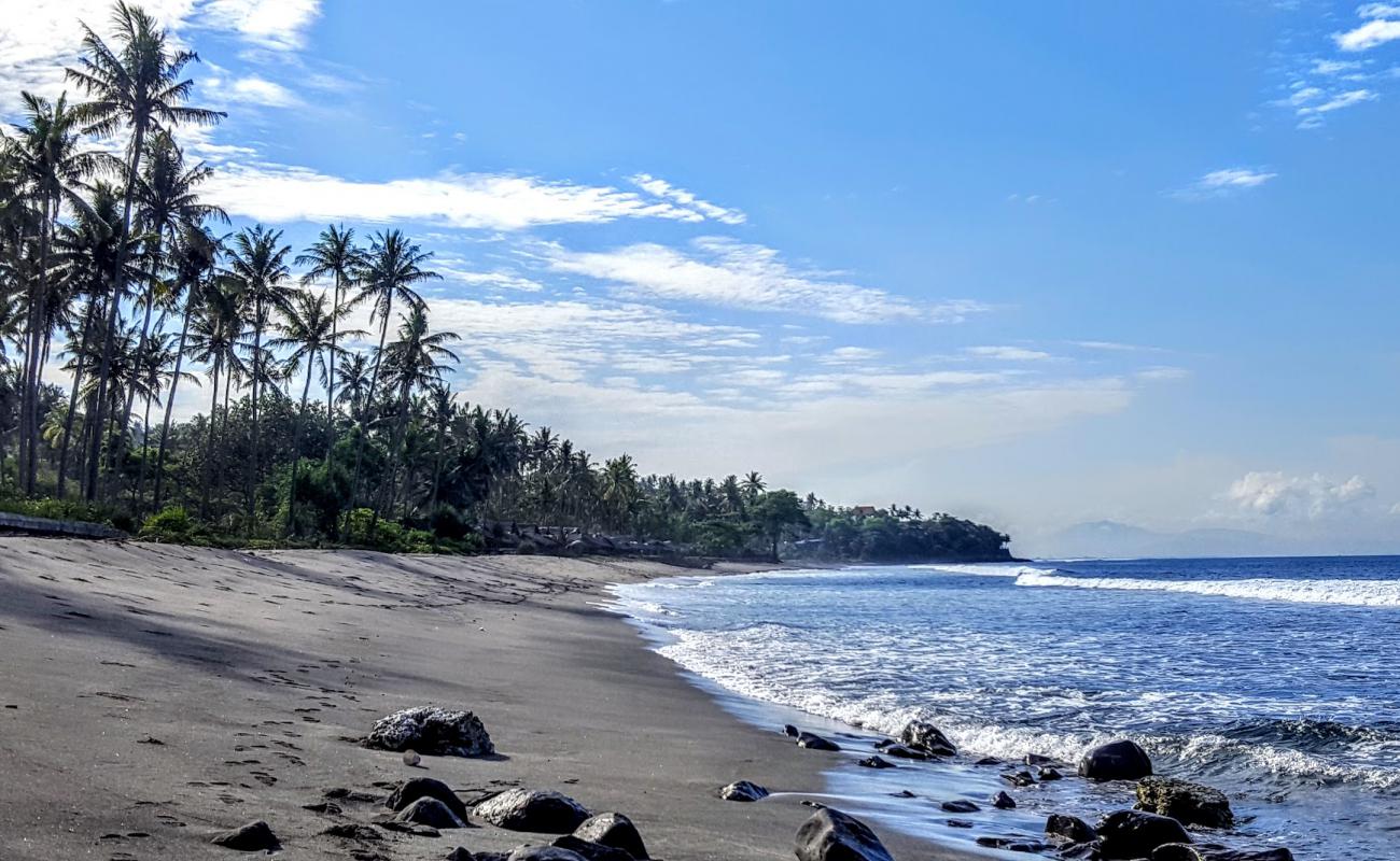 Photo of Kerandangan Beach with gray sand surface