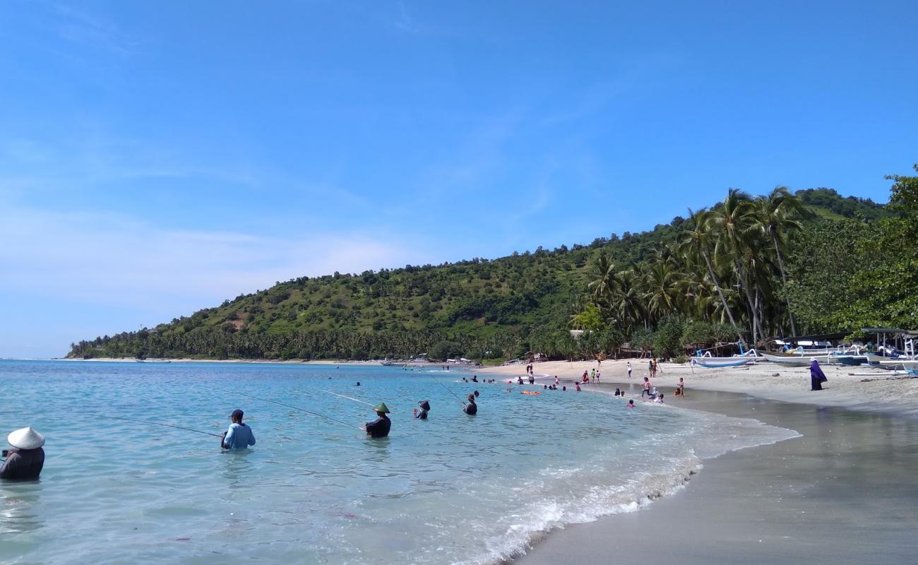 Photo of Pandanan beach with bright sand surface