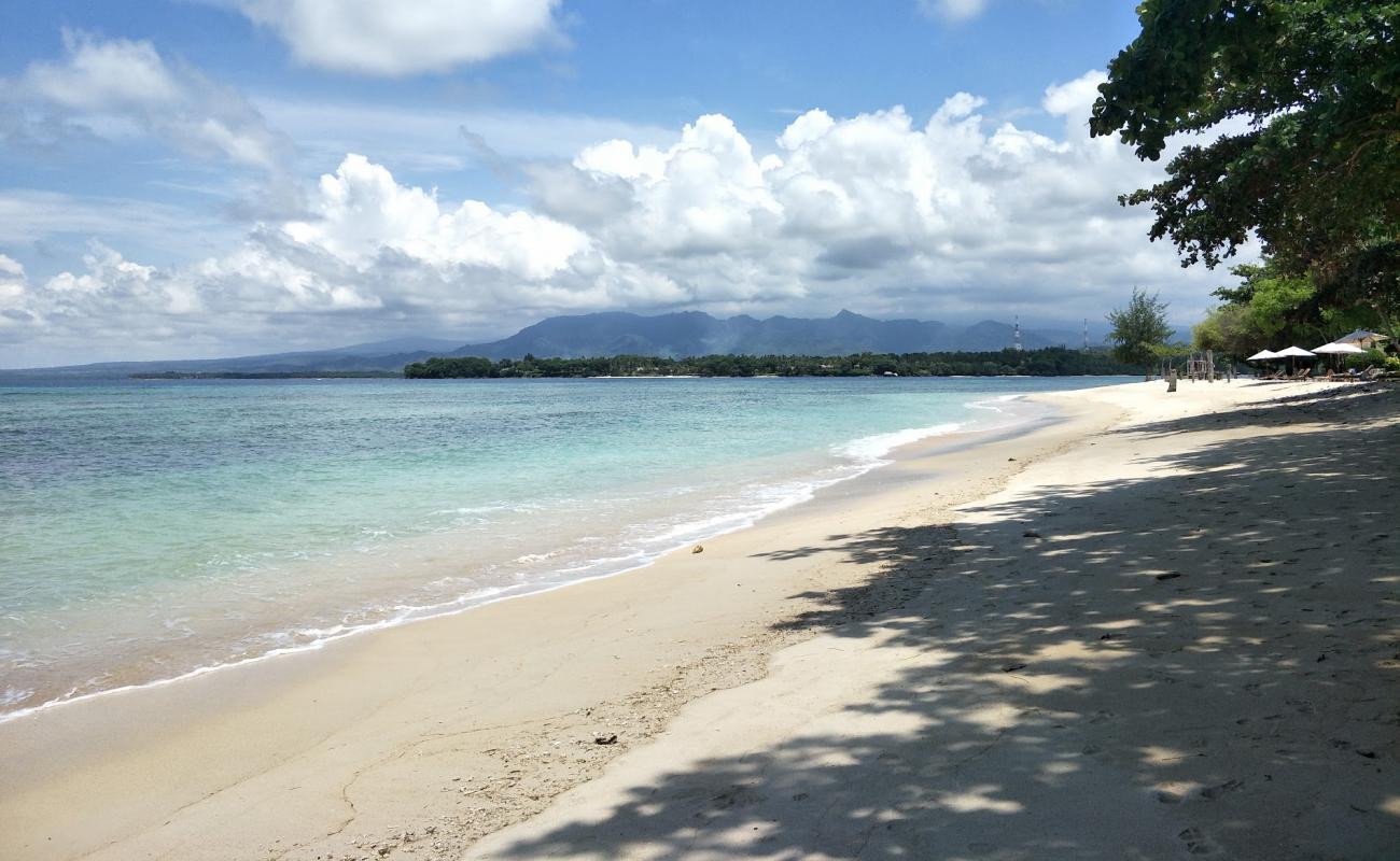 Photo of Pantai Sire with bright sand surface