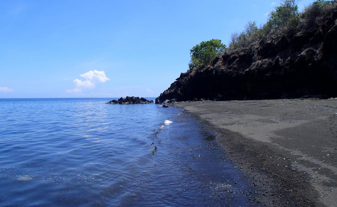 Photo of Wisata Pantai Tekalok with brown sand surface