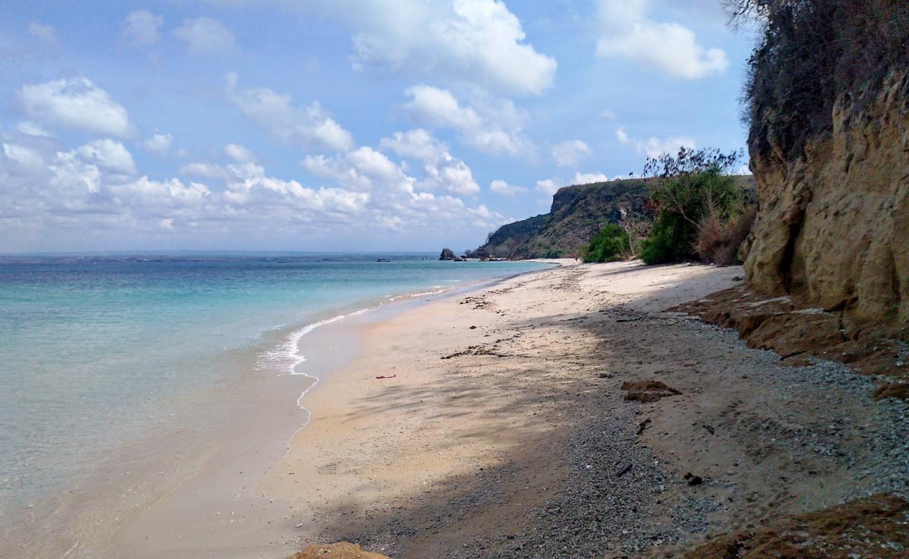 Photo of Batu Jamur Beach with bright sand surface