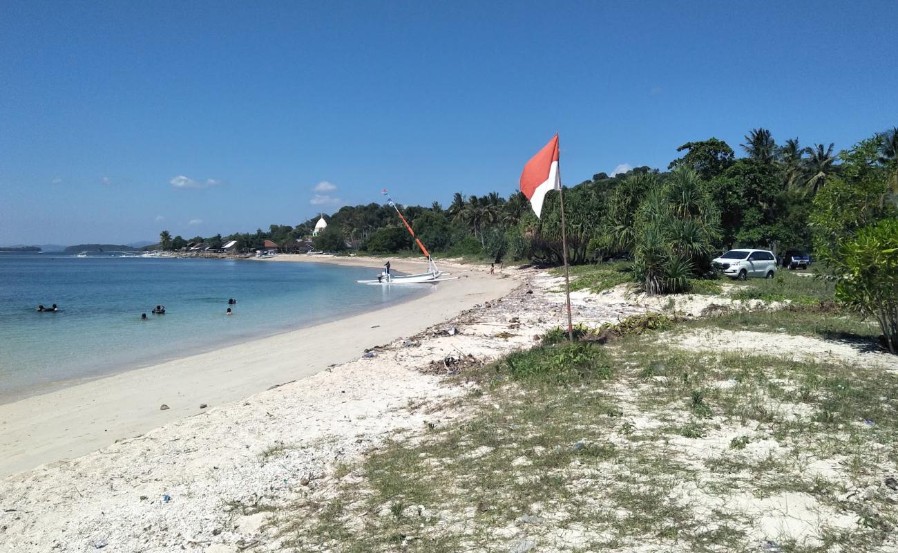 Photo of Ela Ela Beach with bright sand surface