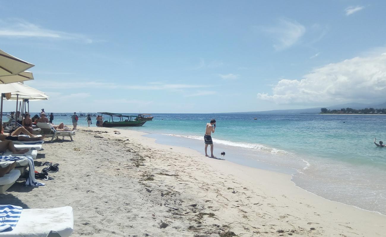 Photo of Gili Indah Beach with bright sand & rocks surface