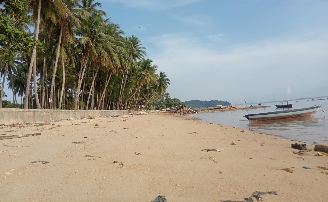 Photo of Teluk Mata Ikan Beach with bright sand surface