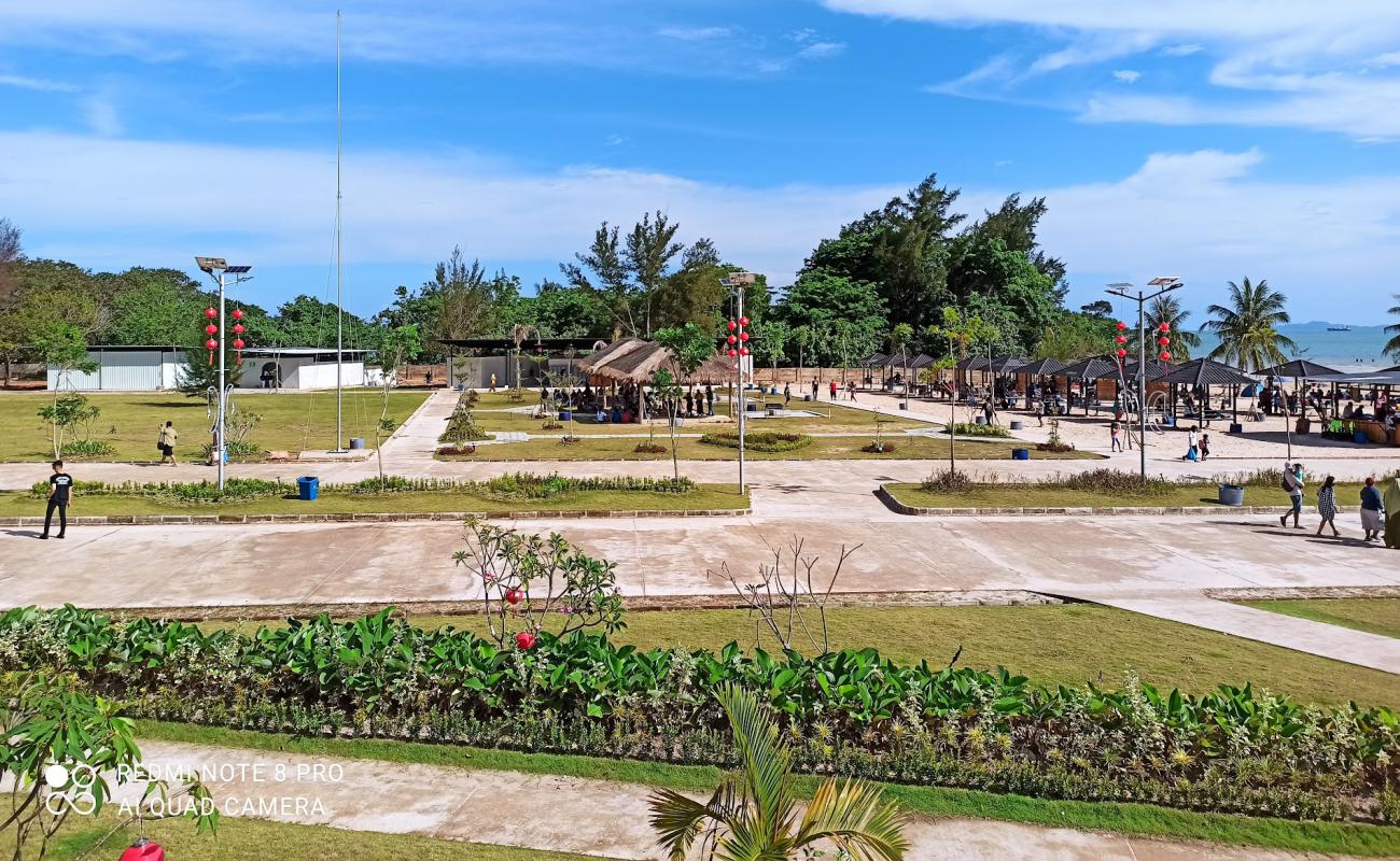 Photo of Barelang Melur Beach with bright sand surface