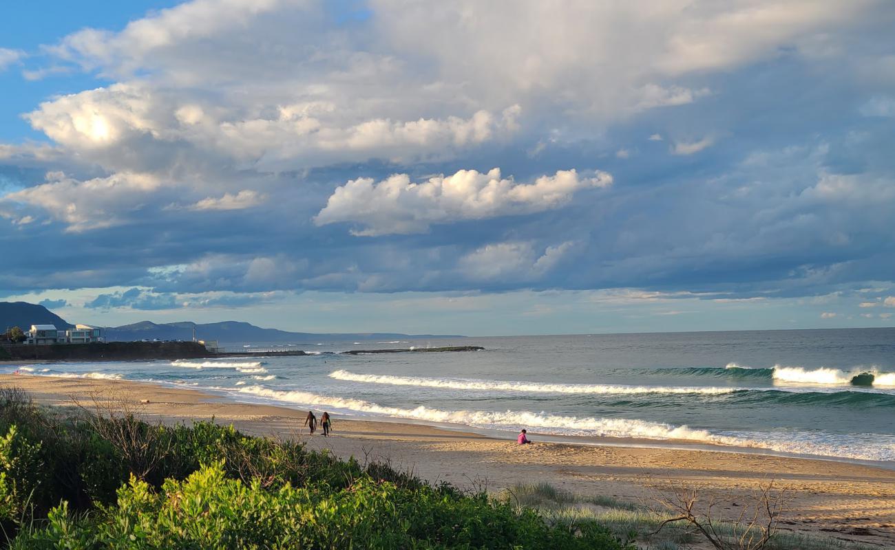 Photo of Woonona Beach with bright sand surface