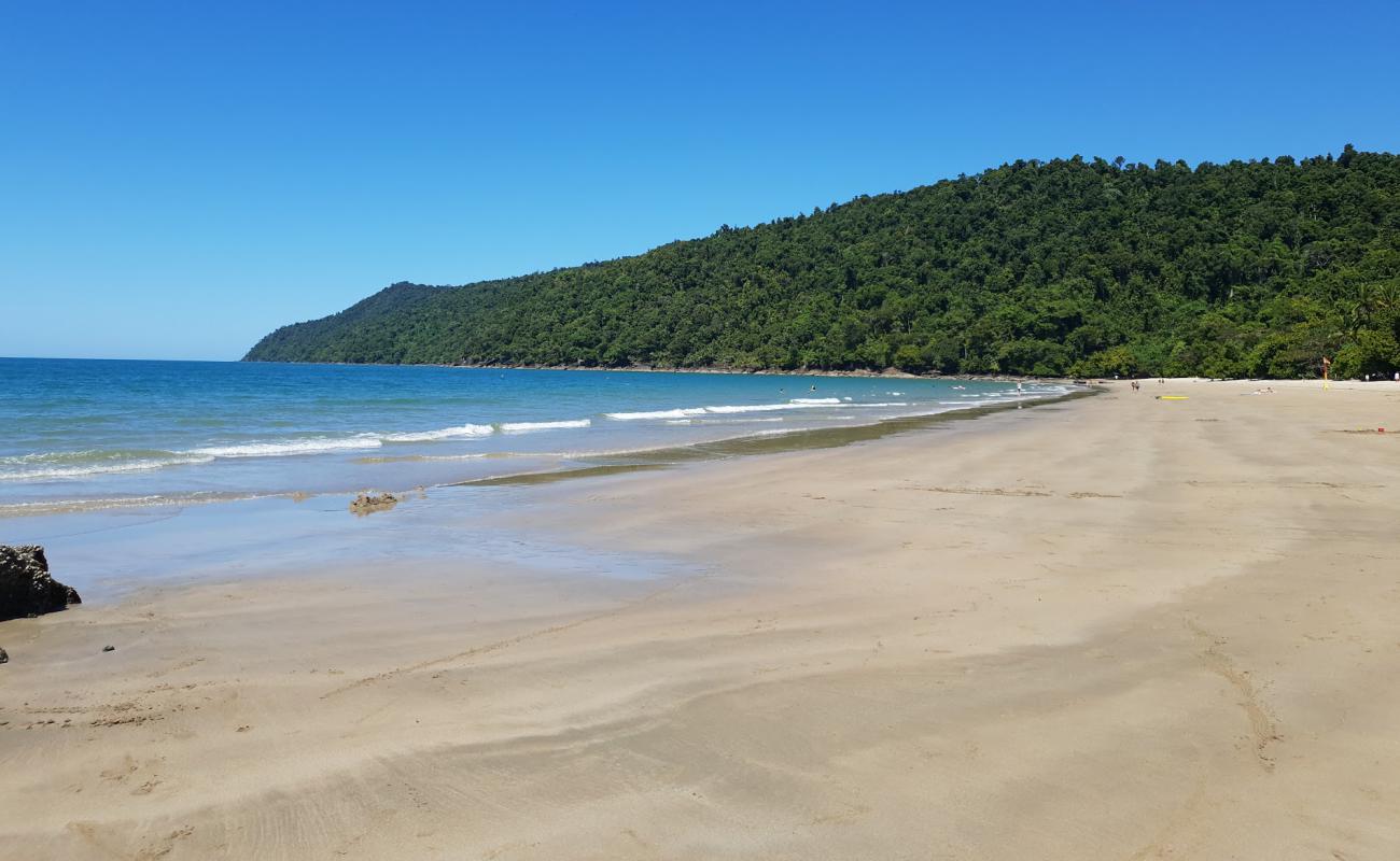 Photo of Etty Bay with bright sand surface